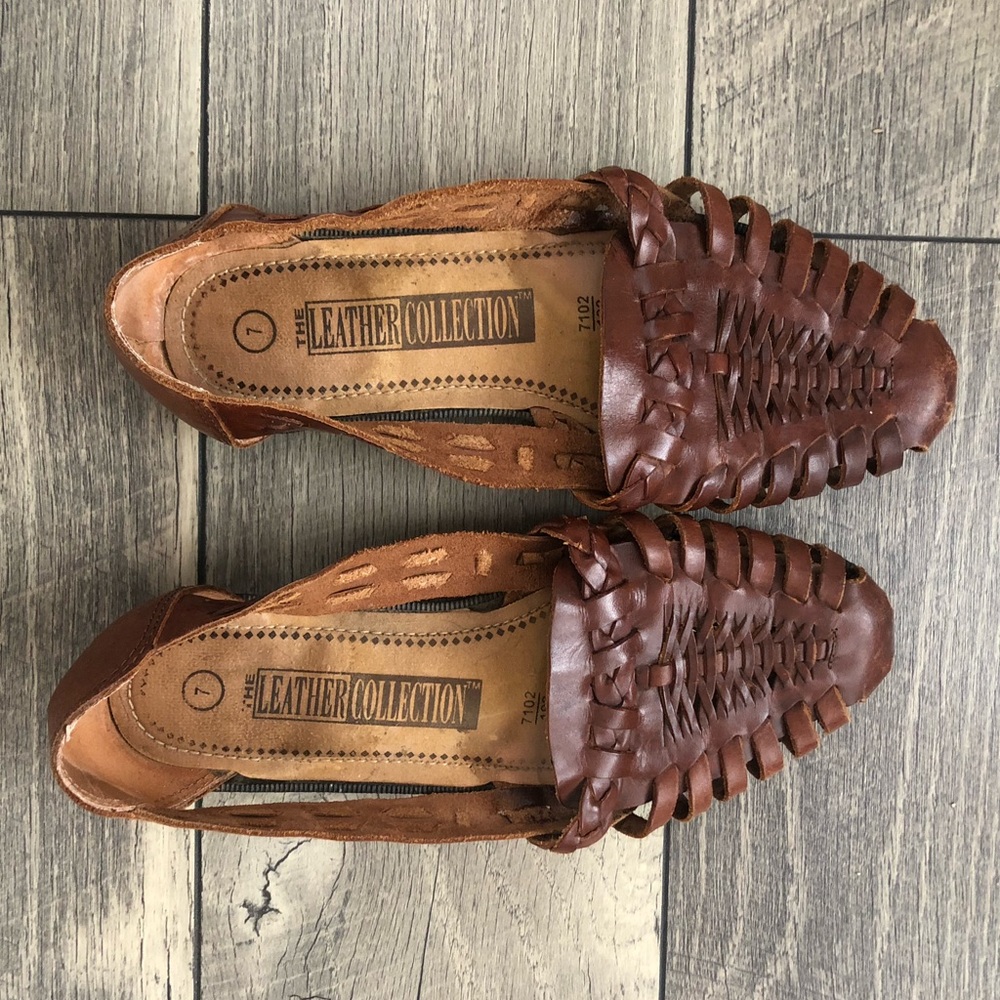 Vintage womens leather sandals loafers, excellent condition size 7 fits like 7.5